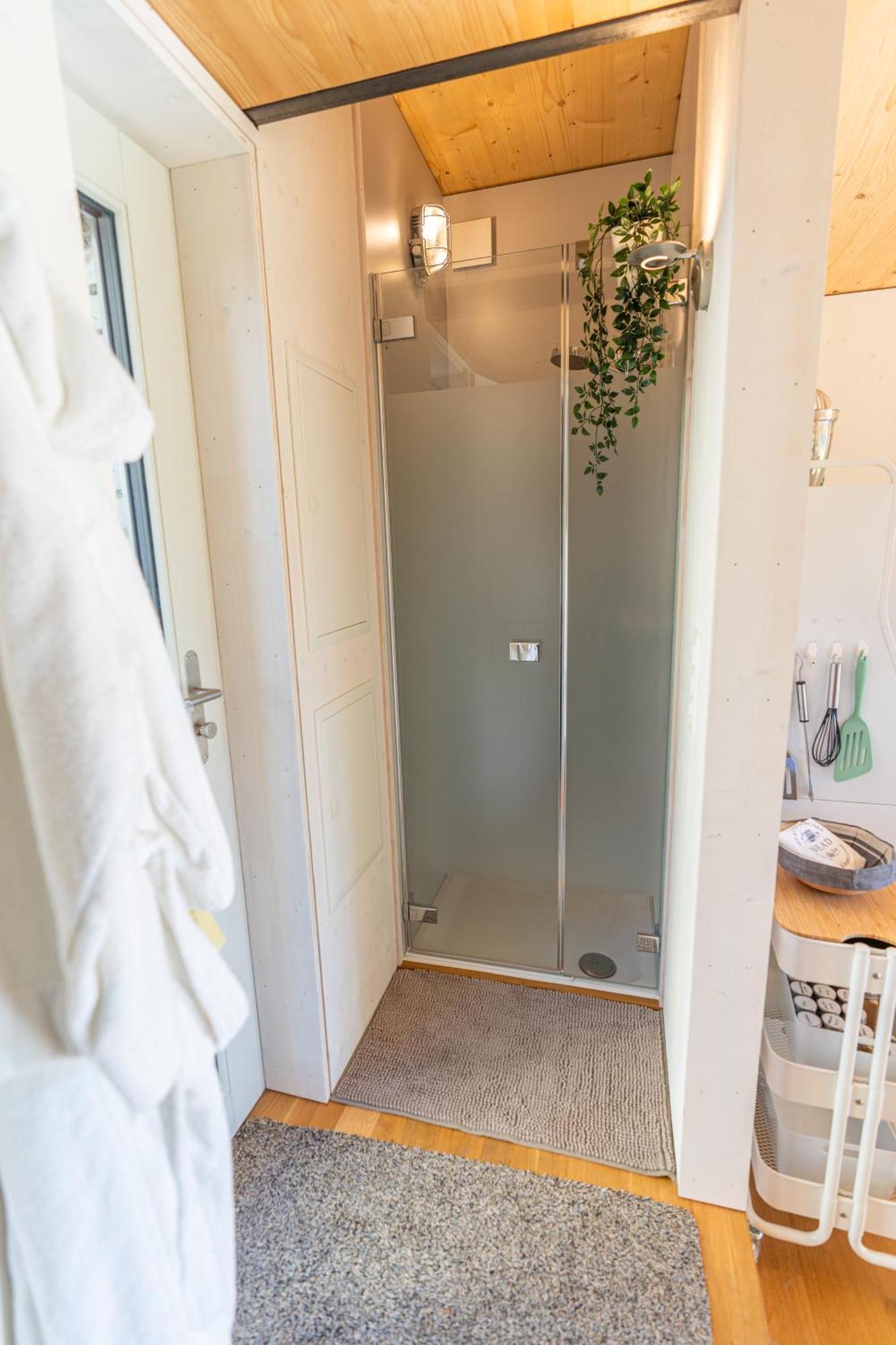Tiny House Chez Claudine - Relaxen, Workspace, Naehe Thermen, Netflix, Free Parking & Wifi Brugg  Zewnętrze zdjęcie