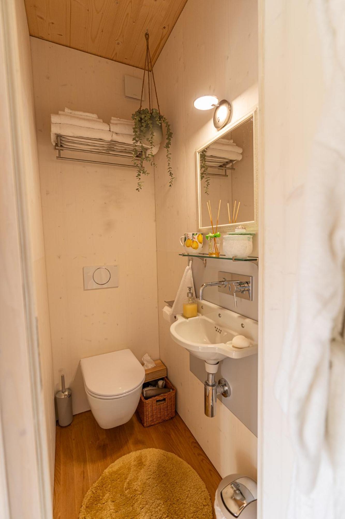 Tiny House Chez Claudine - Relaxen, Workspace, Naehe Thermen, Netflix, Free Parking & Wifi Brugg  Zewnętrze zdjęcie